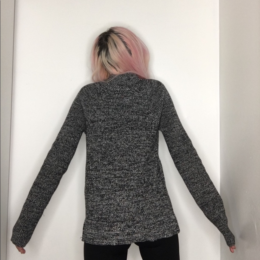 Gap Sweater in Black size medium